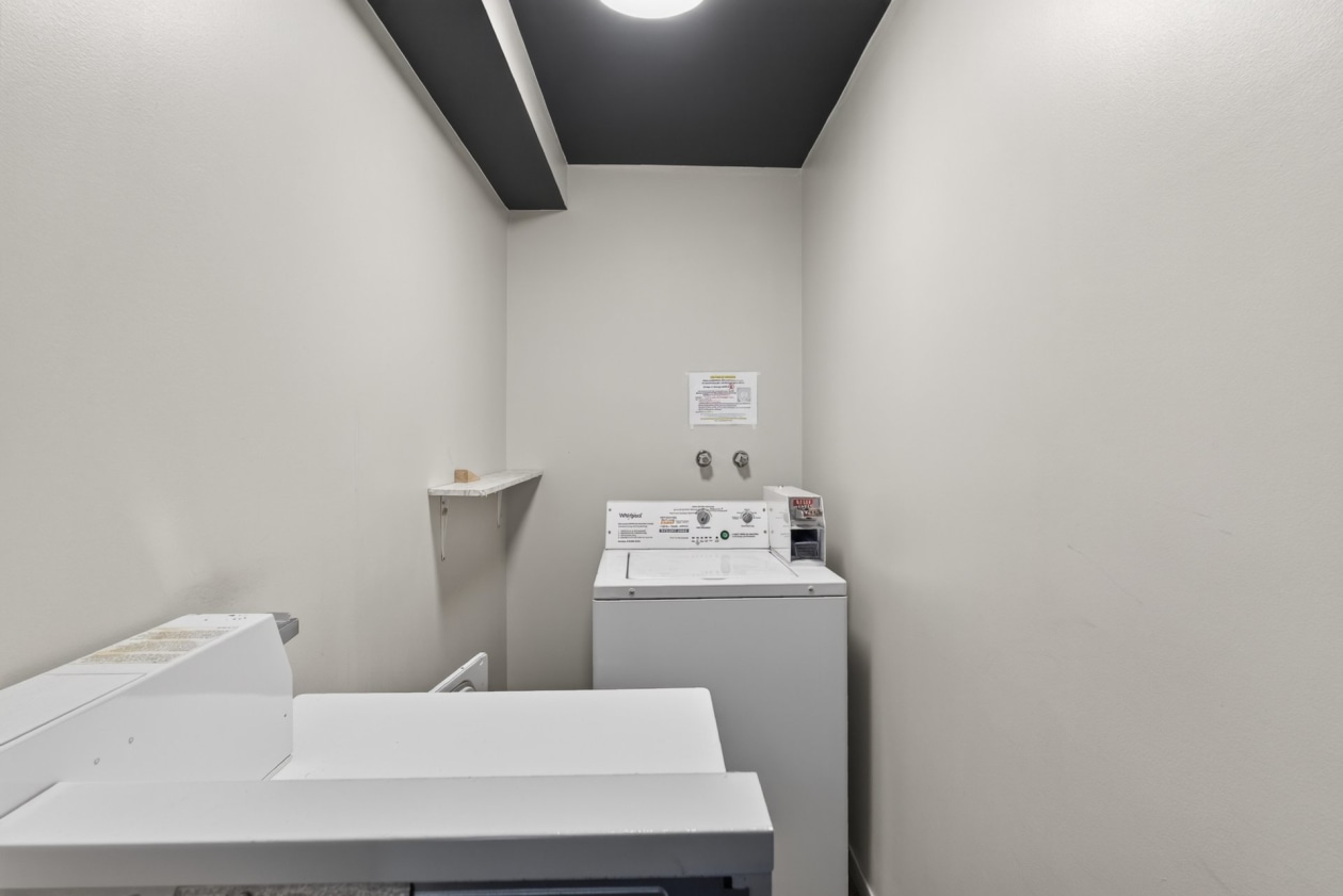 Salle de lavage — 4425 Rue Le Monelier, Québec