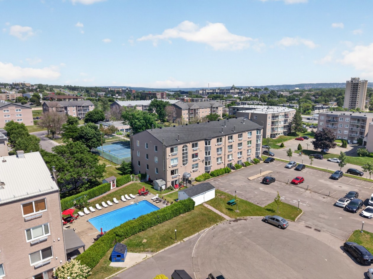Piscine — 4425 Rue Le Monelier, Québec