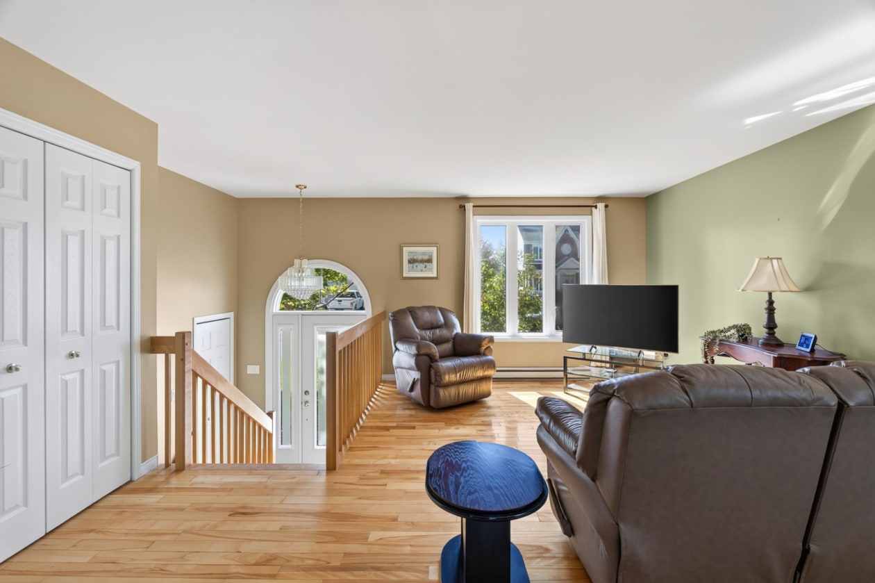 Salon — 191 Rue du Torrent, Sainte-Catherine-de-la-Jacques-Cartier
