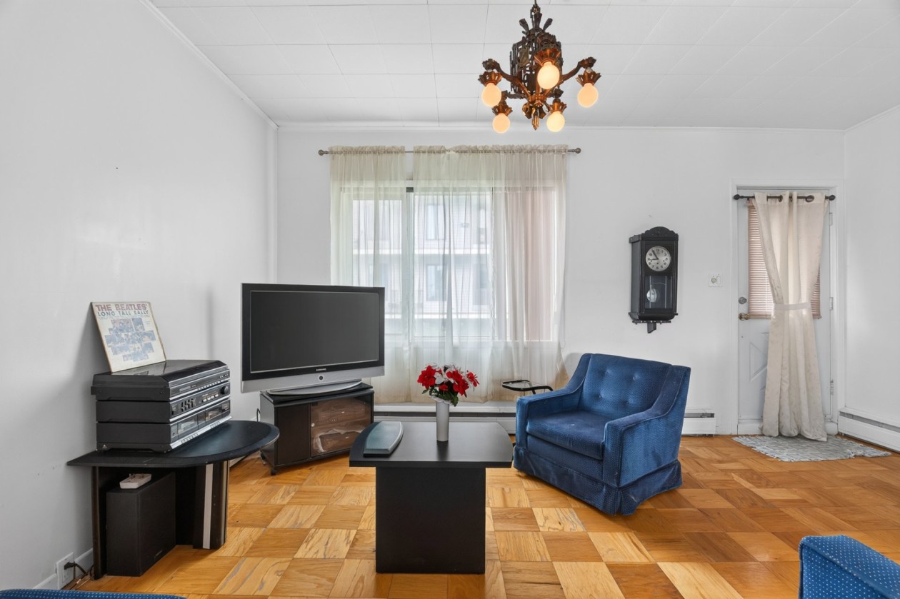 Salon — 233 Av. Ruel, Québec