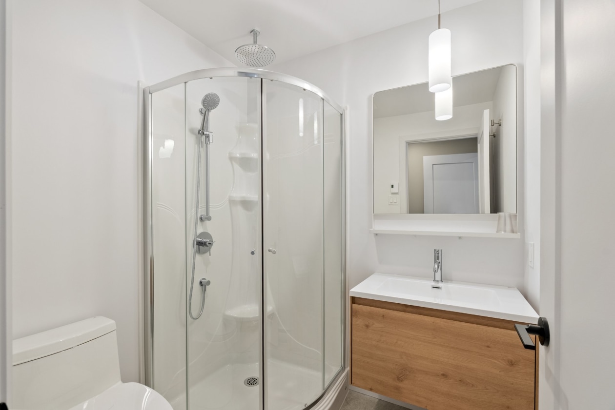 Salle de bains — 109 Allée du Cavalier, Shannon