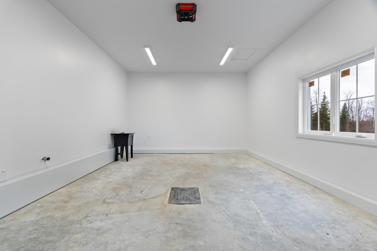 Garage — 33 Rue Mainguy, Shannon