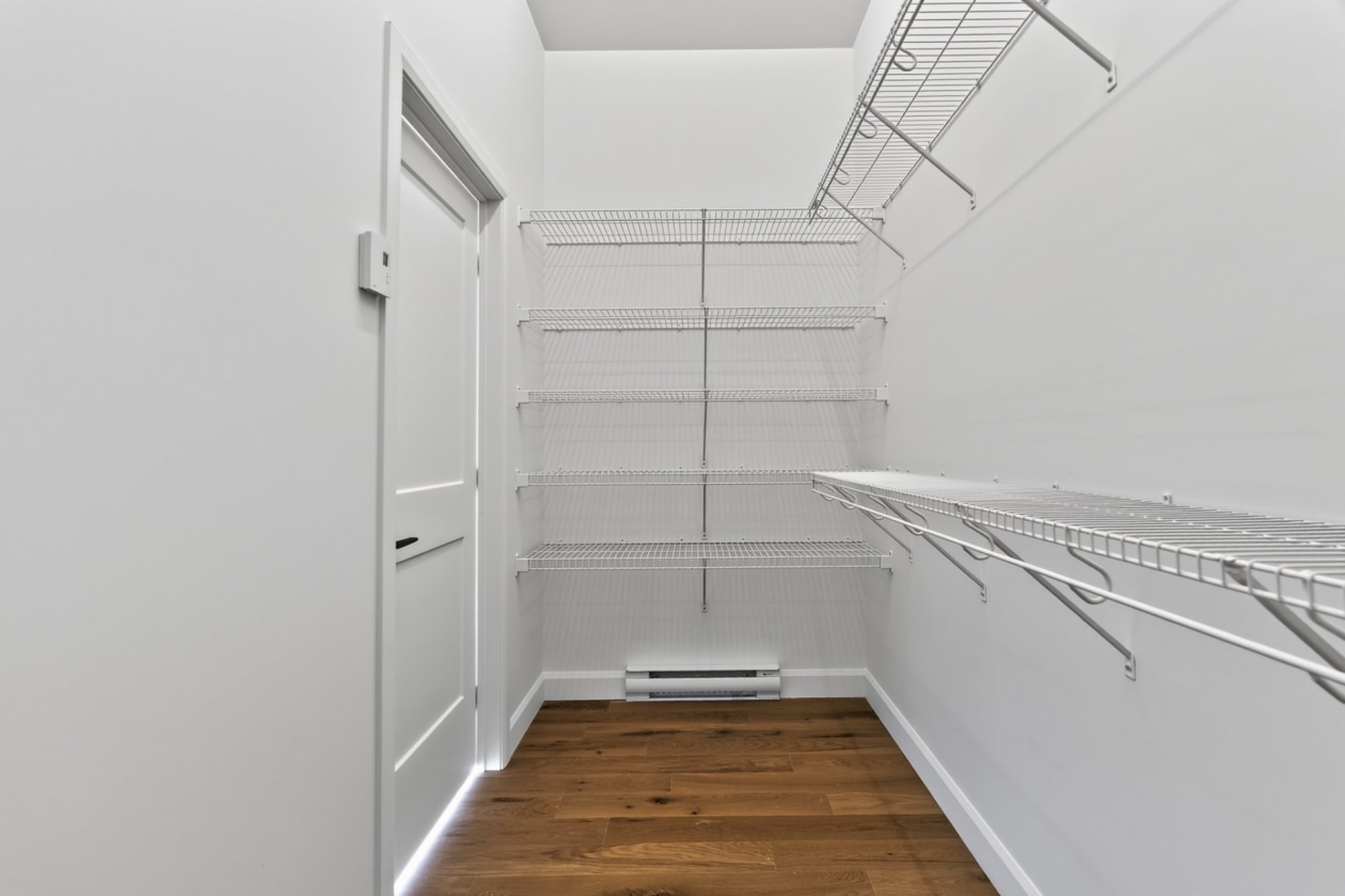 Penderie — 195, Rue Griffin, Shannon, G3S0S9, Shannon
