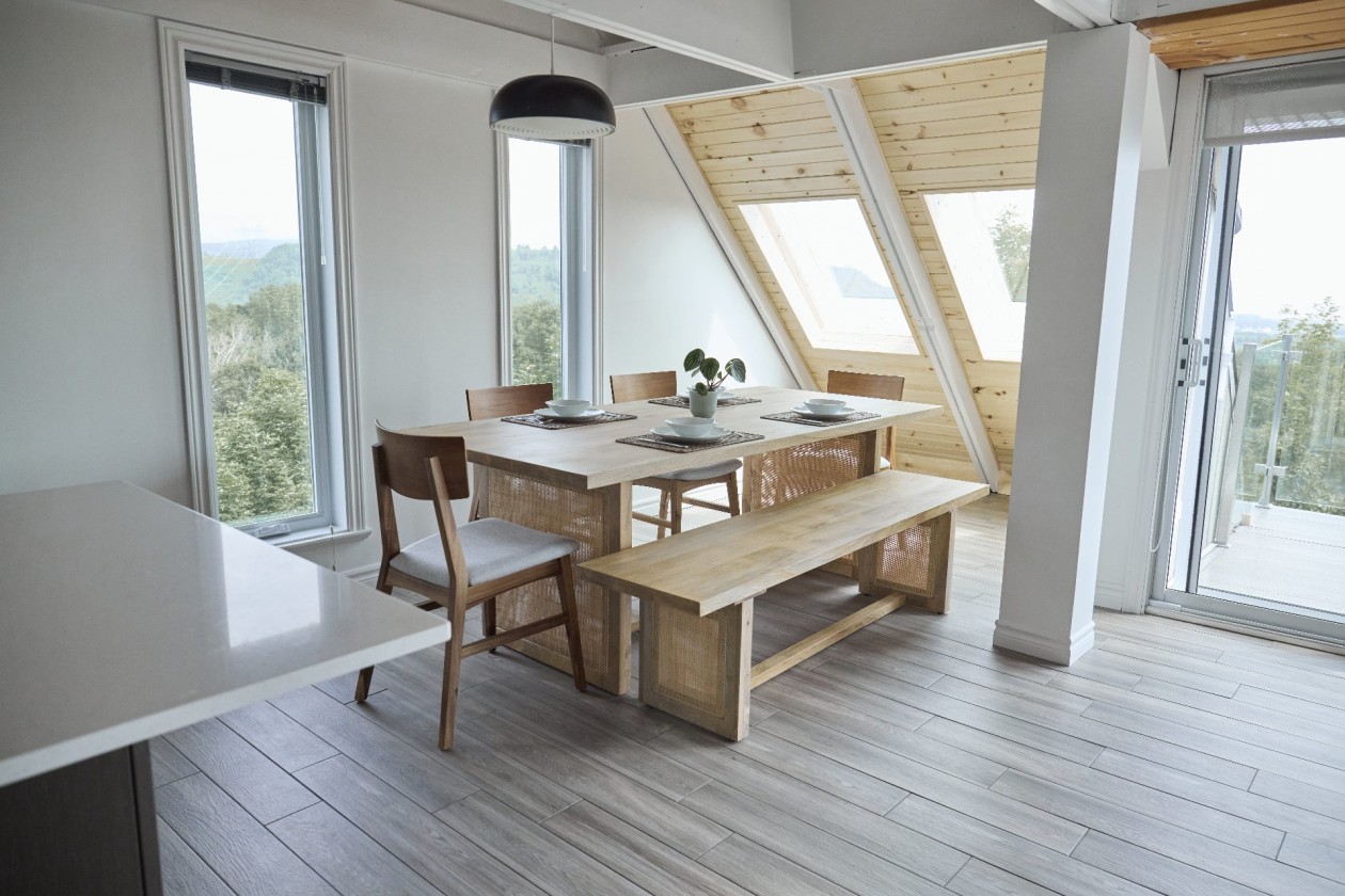 Salle à manger — 250Z Rue du Plateau, Beaupré