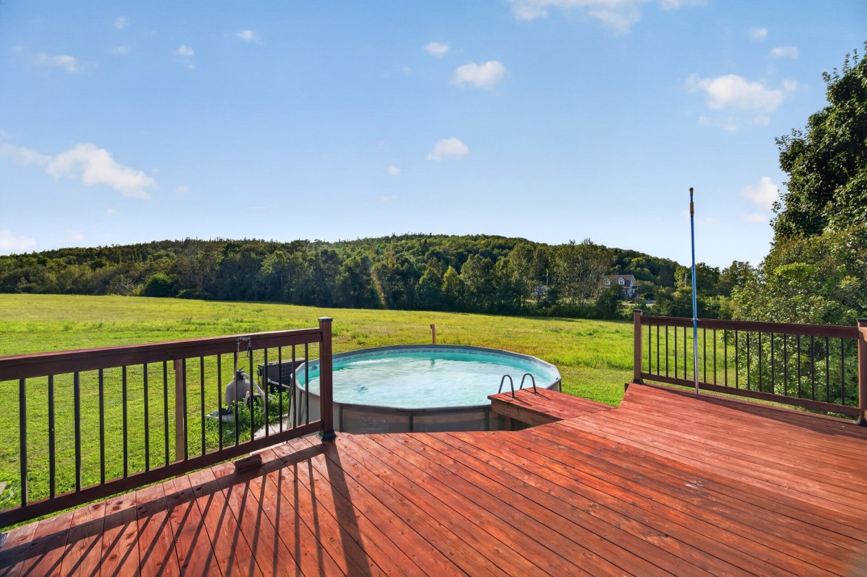 Terrasse — 661 3e Rang O., Saint-Anaclet-de-Lessard
