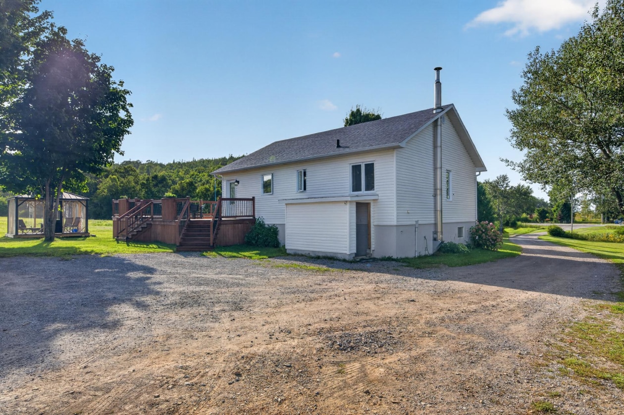 Face arrière — 661 3e Rang O., Saint-Anaclet-de-Lessard