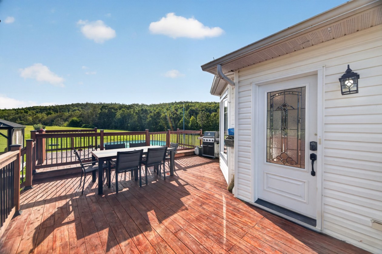 Terrasse — 661 3e Rang O., Saint-Anaclet-de-Lessard