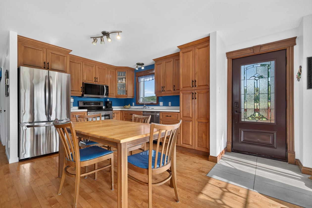 Salle à manger — 661 3e Rang O., Saint-Anaclet-de-Lessard