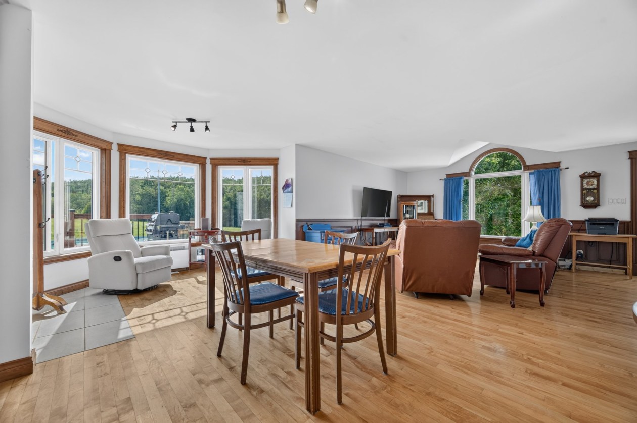 Salle à manger — 661 3e Rang O., Saint-Anaclet-de-Lessard