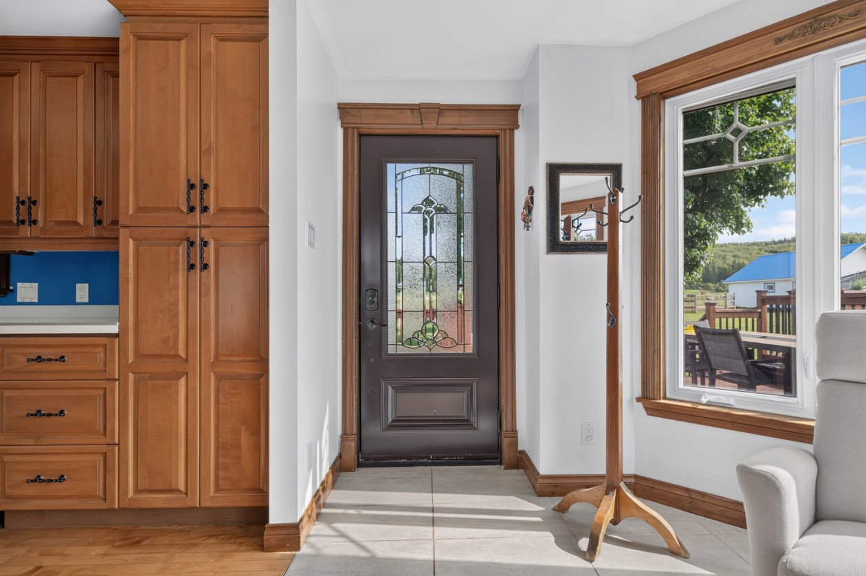 Entrée extérieure — 661 3e Rang O., Saint-Anaclet-de-Lessard