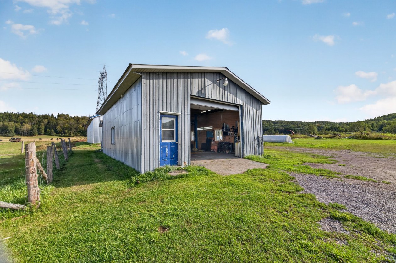 Garage — 661 3e Rang O., Saint-Anaclet-de-Lessard