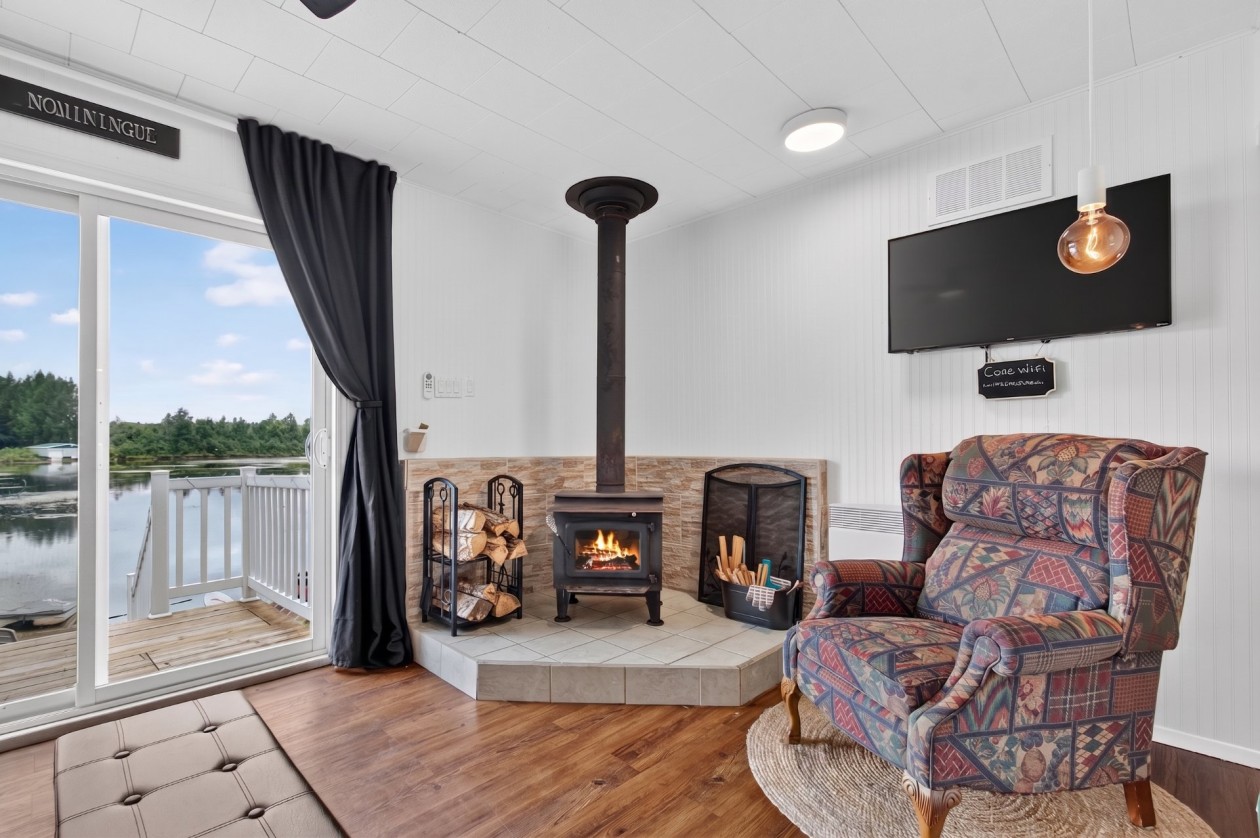 Salon — 103, Ch. des Noisetiers, Nominingue, J0W1R0, Nominingue