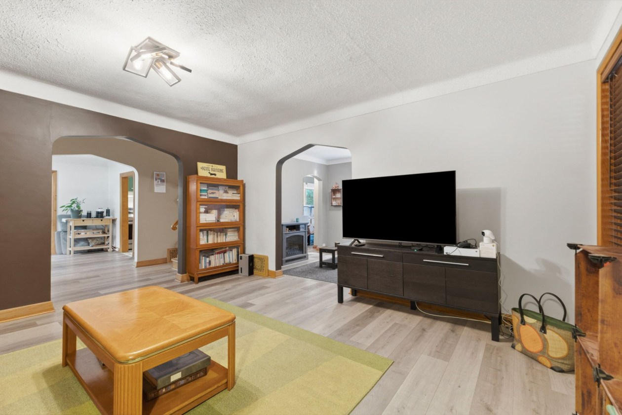 Salon — 840, Rue Notre-Dame, Gatineau (Gatineau), J8P1N5, Gatineau (Gatineau)
