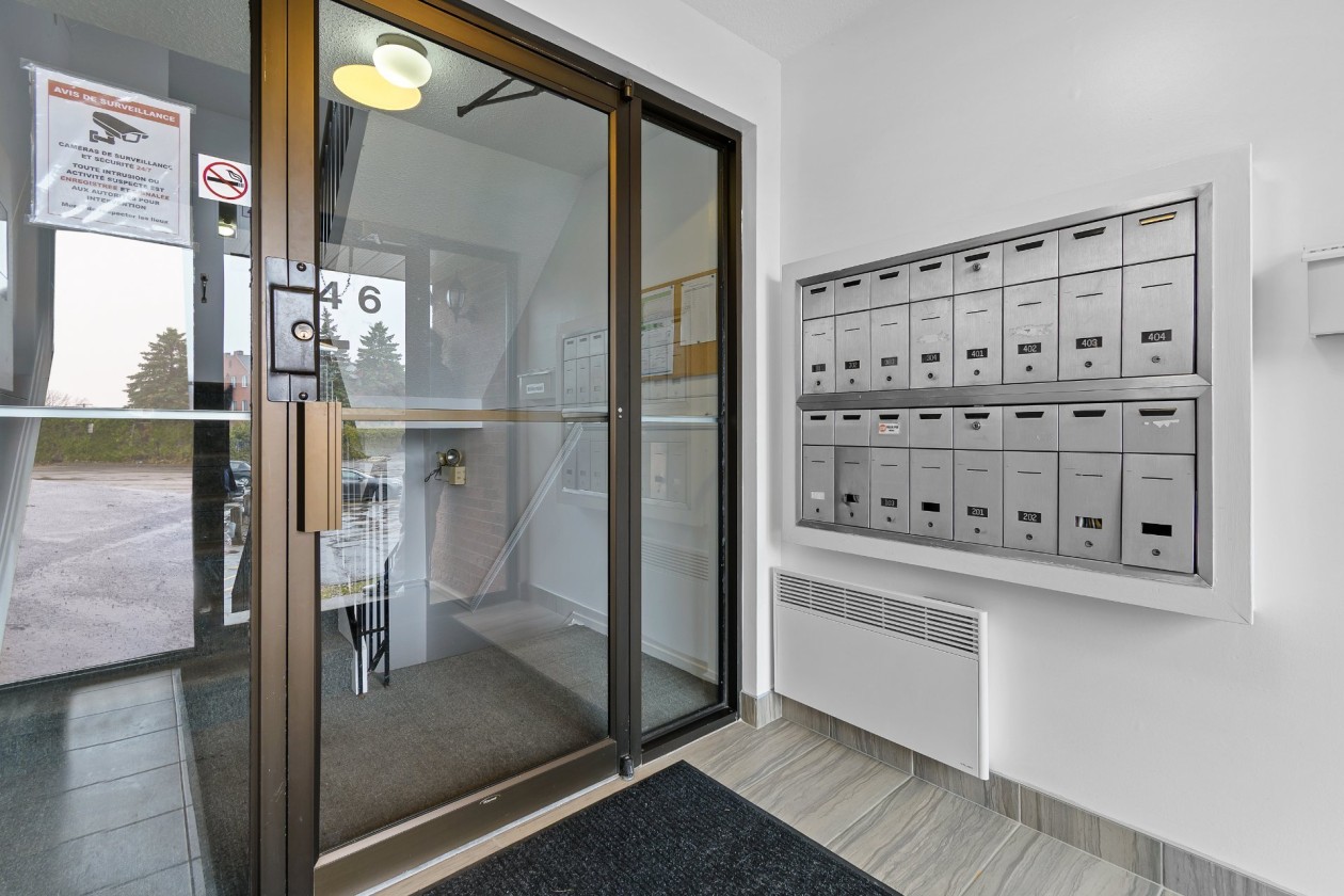 Hall d'entrée — 146 Rue de Lausanne, Gatineau