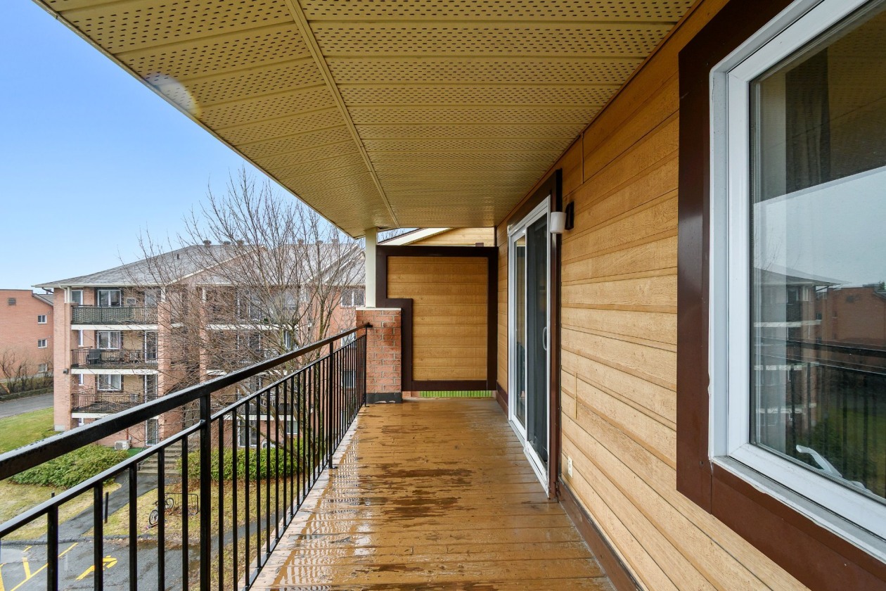 Balcon — 146 Rue de Lausanne, Gatineau