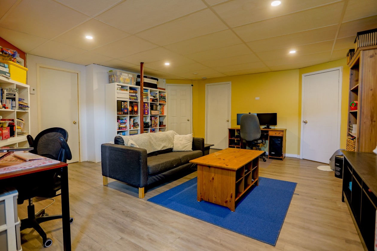 Salon — 360, Rue Cambert, Trois-Rivières, G9B1V1, Trois-Rivières