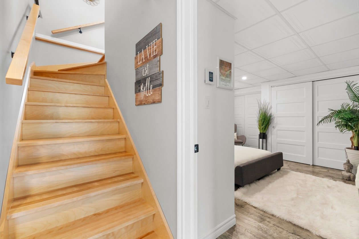 Escalier — 18, Ch. des Rochers, Saint-Sauveur, J0R1R1, Saint-Sauveur