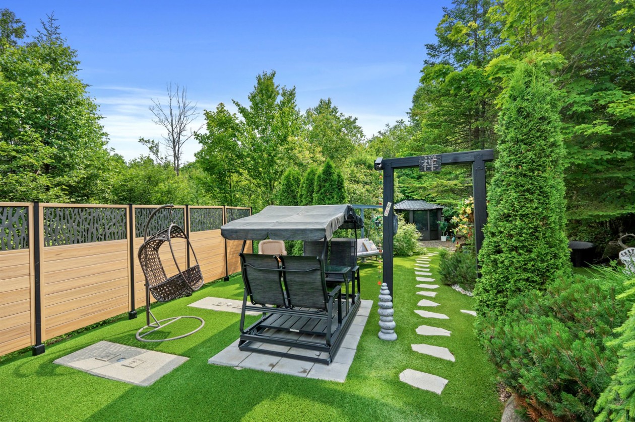 Terrasse — 18, Ch. des Rochers, Saint-Sauveur, J0R1R1, Saint-Sauveur