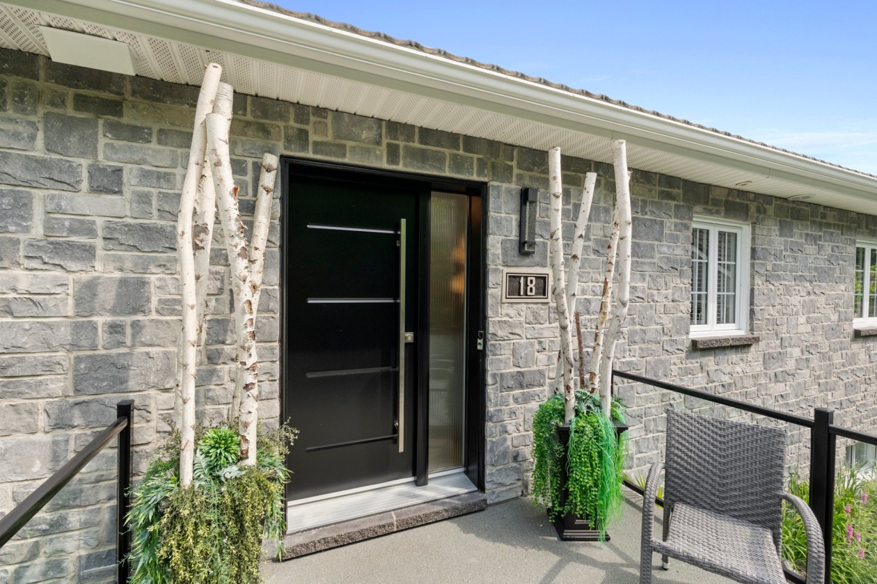 Façade — 18, Ch. des Rochers, Saint-Sauveur, J0R1R1, Saint-Sauveur