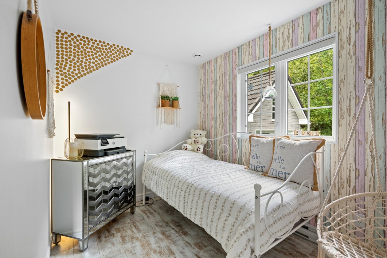 Chambre à coucher — 18, Ch. des Rochers, Saint-Sauveur, J0R1R1, Saint-Sauveur