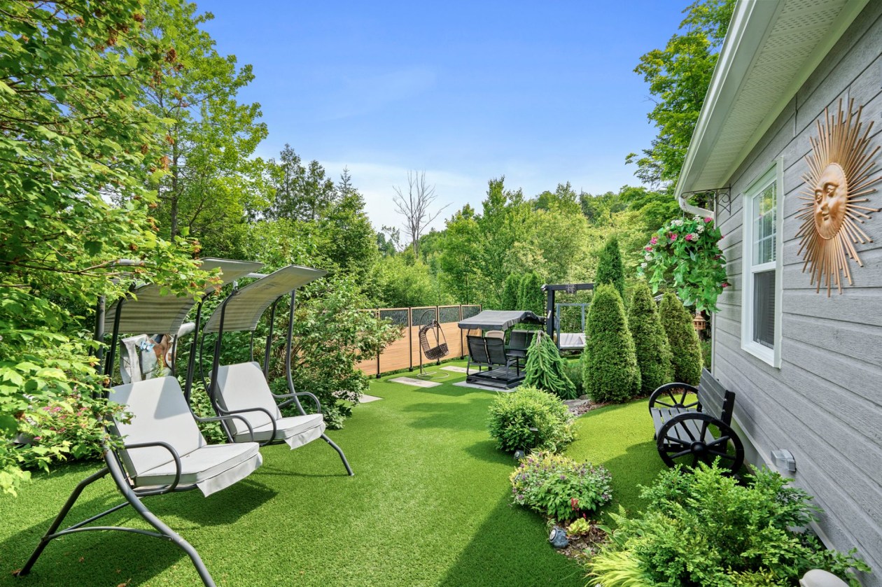 Terrasse — 18, Ch. des Rochers, Saint-Sauveur, J0R1R1, Saint-Sauveur