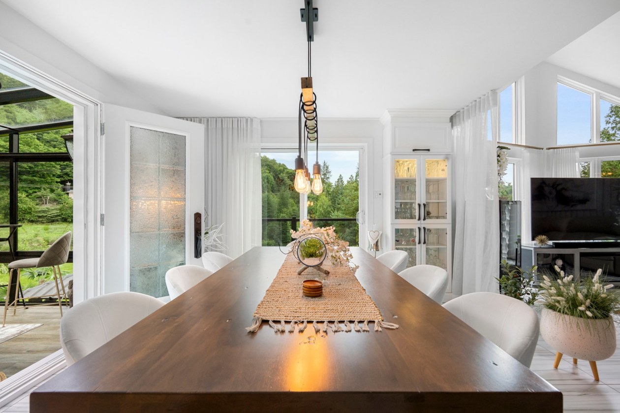 Salle à manger — 18, Ch. des Rochers, Saint-Sauveur, J0R1R1, Saint-Sauveur