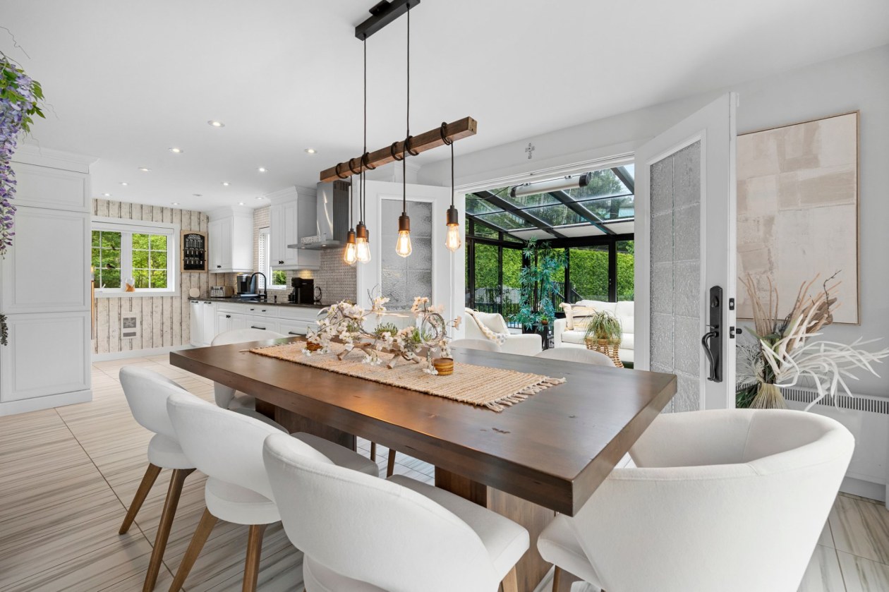 Salle à manger — 18, Ch. des Rochers, Saint-Sauveur, J0R1R1, Saint-Sauveur
