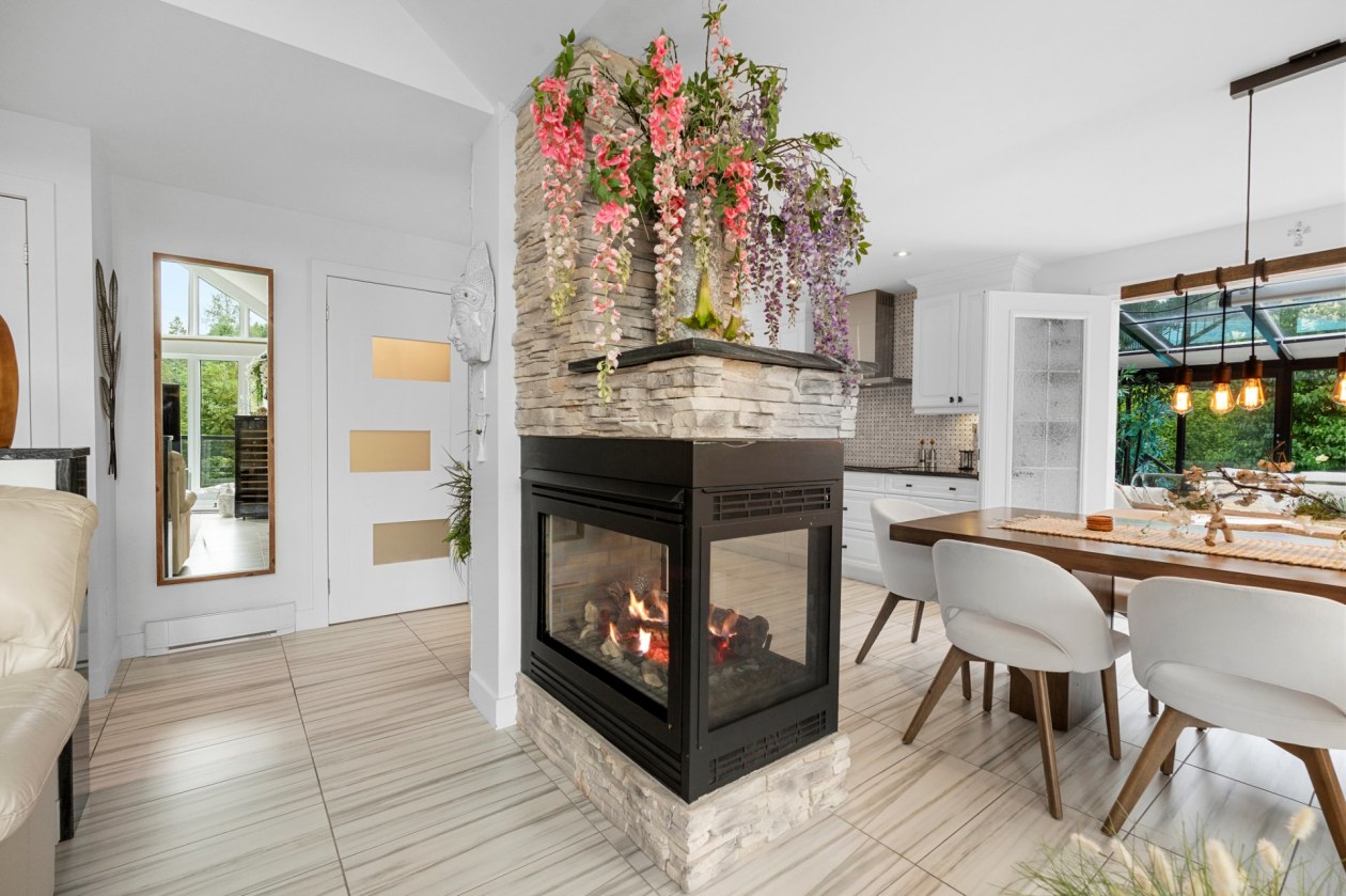 Salle à manger — 18, Ch. des Rochers, Saint-Sauveur, J0R1R1, Saint-Sauveur