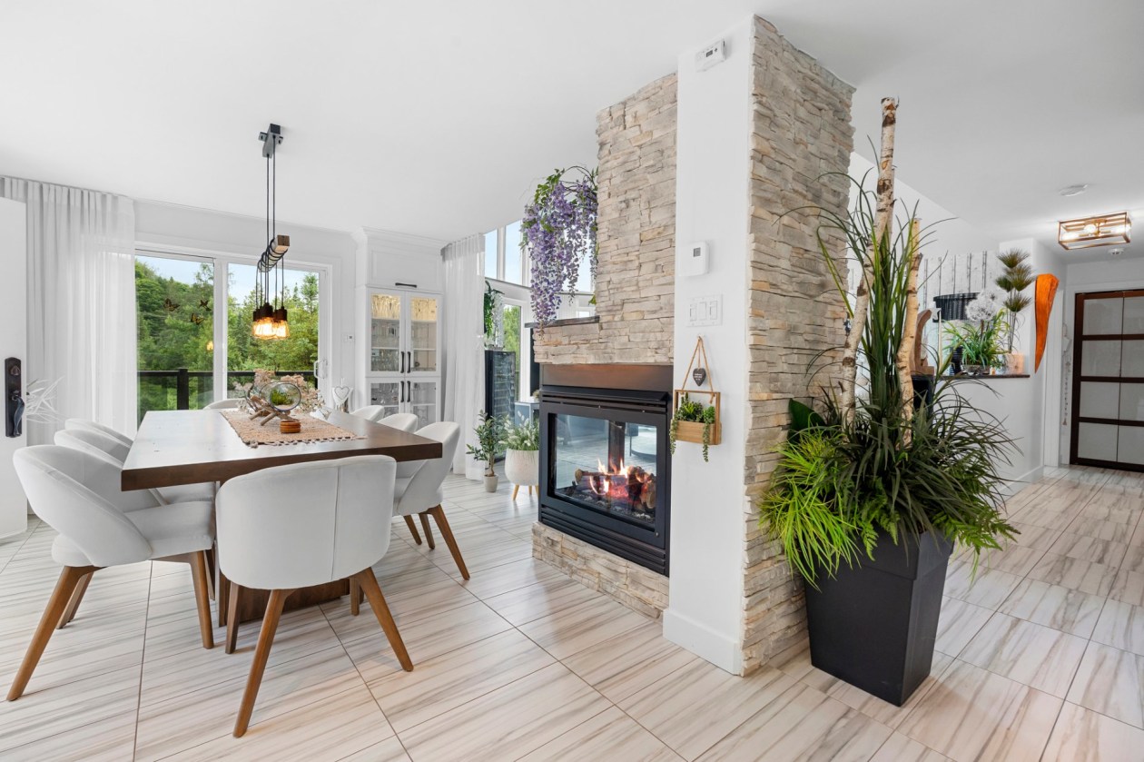 Salle à manger — 18, Ch. des Rochers, Saint-Sauveur, J0R1R1, Saint-Sauveur