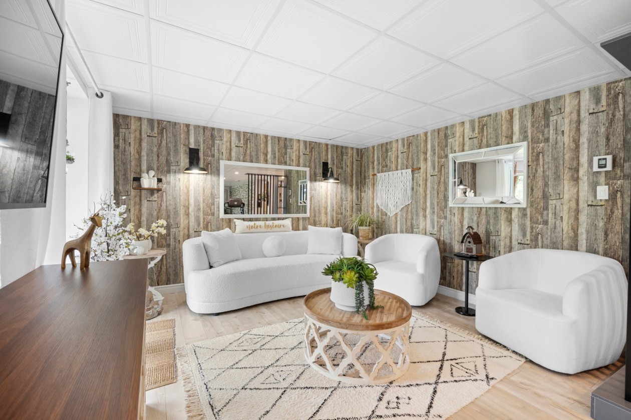Salon — 18, Ch. des Rochers, Saint-Sauveur, J0R1R1, Saint-Sauveur