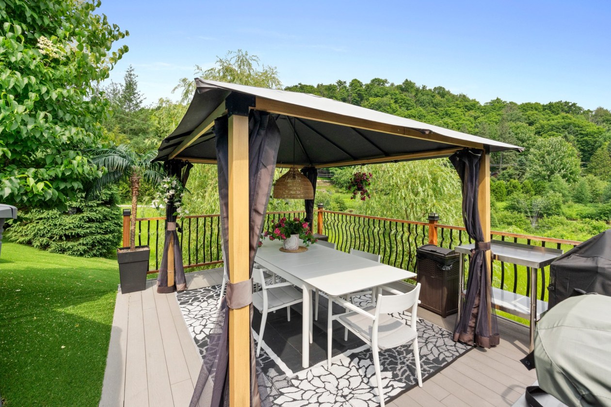 Terrasse — 18, Ch. des Rochers, Saint-Sauveur, J0R1R1, Saint-Sauveur