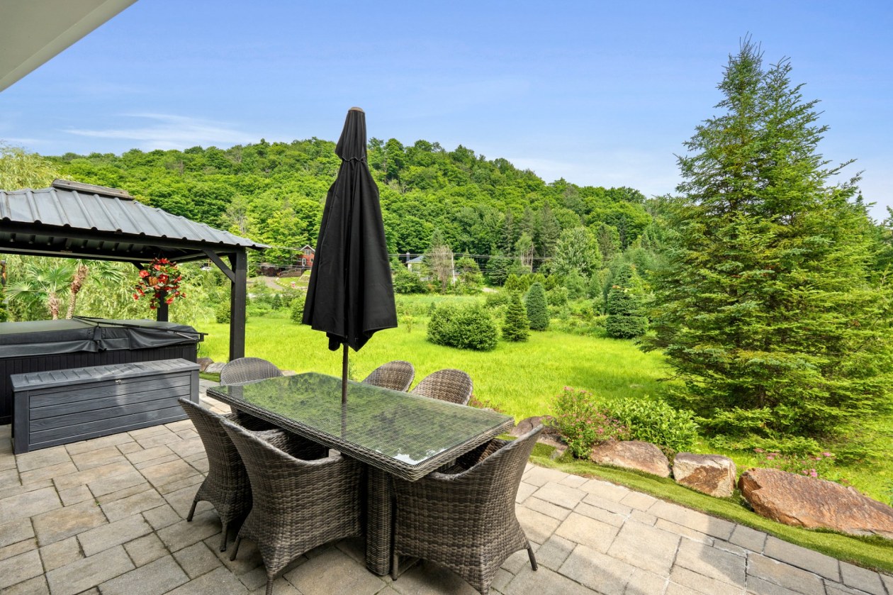 Terrasse — 18, Ch. des Rochers, Saint-Sauveur, J0R1R1, Saint-Sauveur