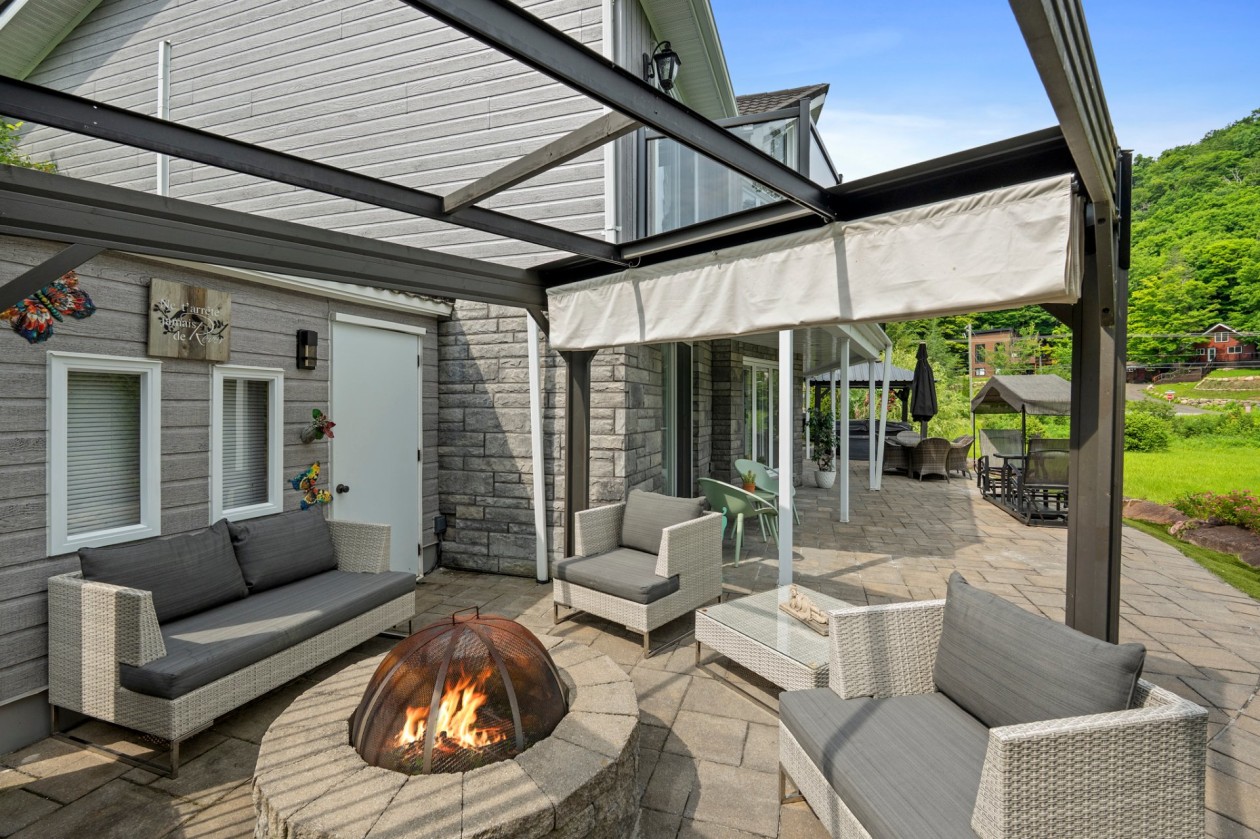 Terrasse — 18, Ch. des Rochers, Saint-Sauveur, J0R1R1, Saint-Sauveur