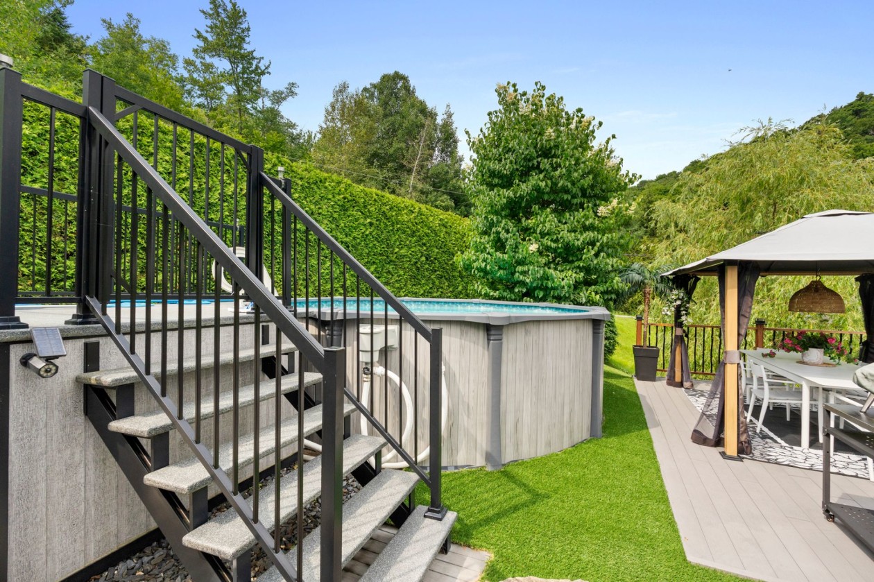 Piscine — 18, Ch. des Rochers, Saint-Sauveur, J0R1R1, Saint-Sauveur