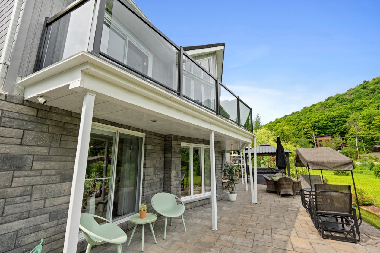 Terrasse — 18, Ch. des Rochers, Saint-Sauveur, J0R1R1, Saint-Sauveur