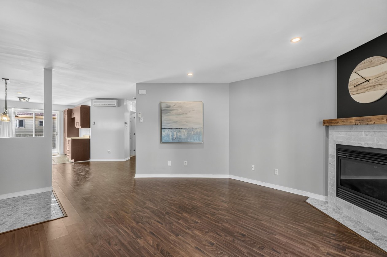 Salon — 2194, Ch. Ste-Marie, 6, Mascouche, J7L1A5, Mascouche