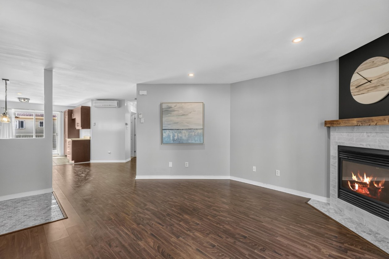 Salon — 2194, Ch. Ste-Marie, 6, Mascouche, J7L1A5, Mascouche