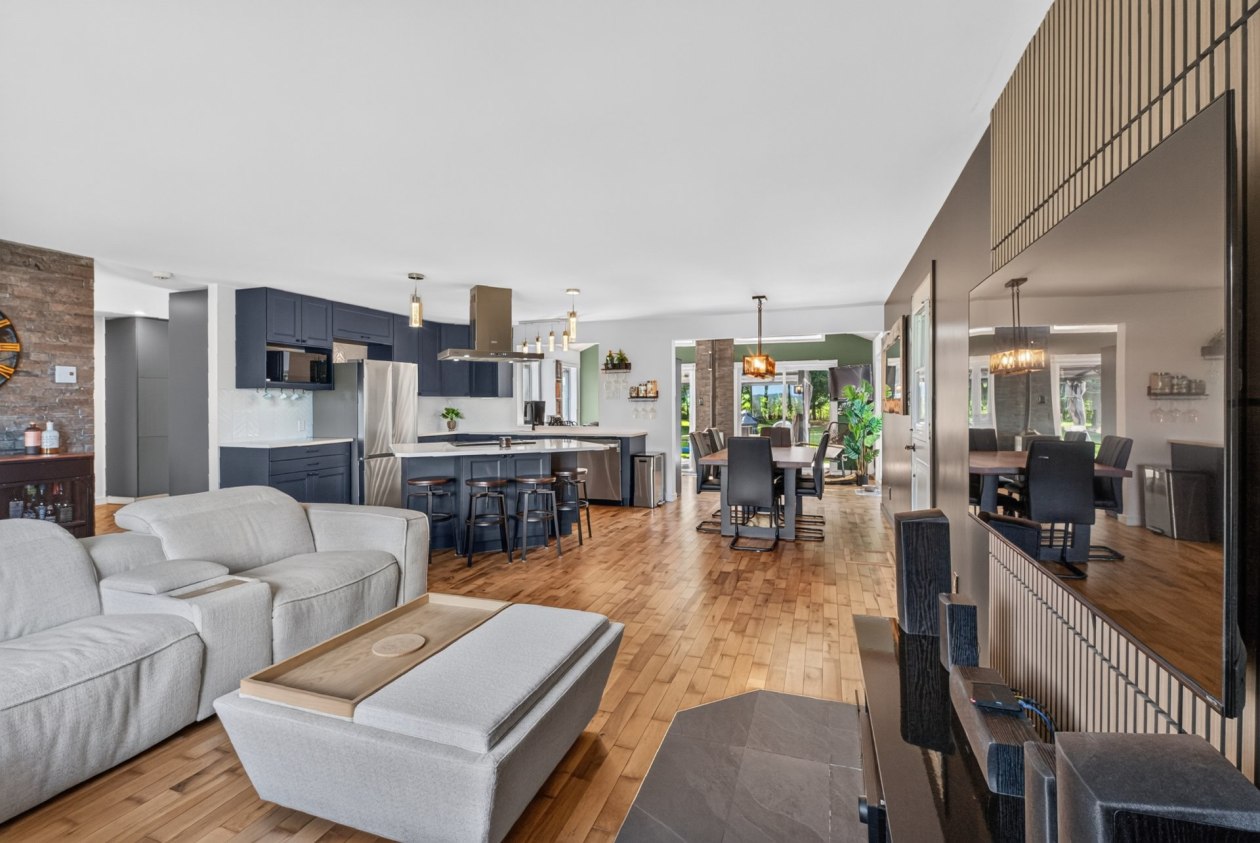 Salon — 895 8e Rang O., Saint-Joachim-de-Shefford