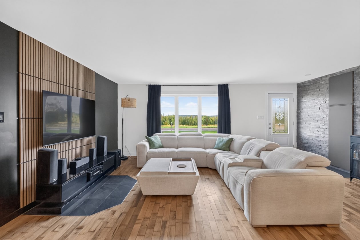Salon — 895 8e Rang O., Saint-Joachim-de-Shefford