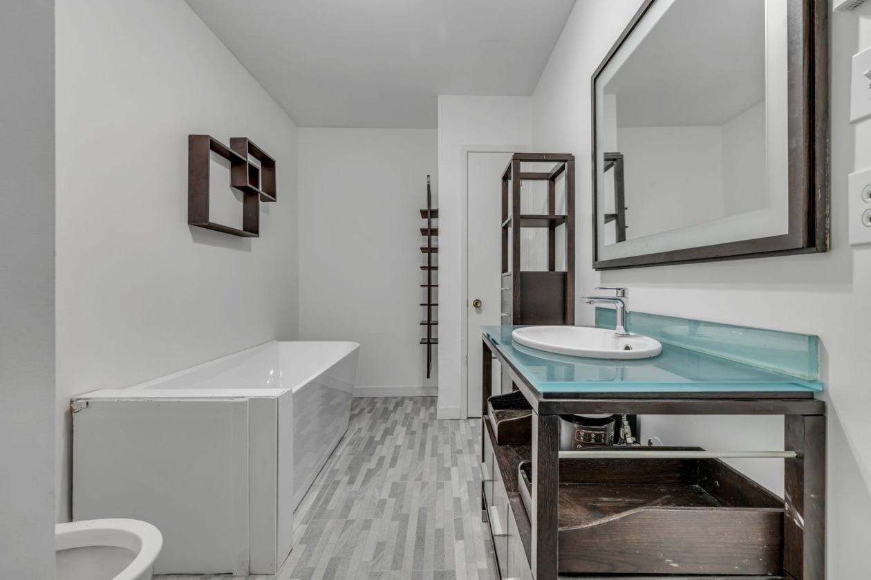 Salle de bains — 1460 Boul. du Loiret, Québec