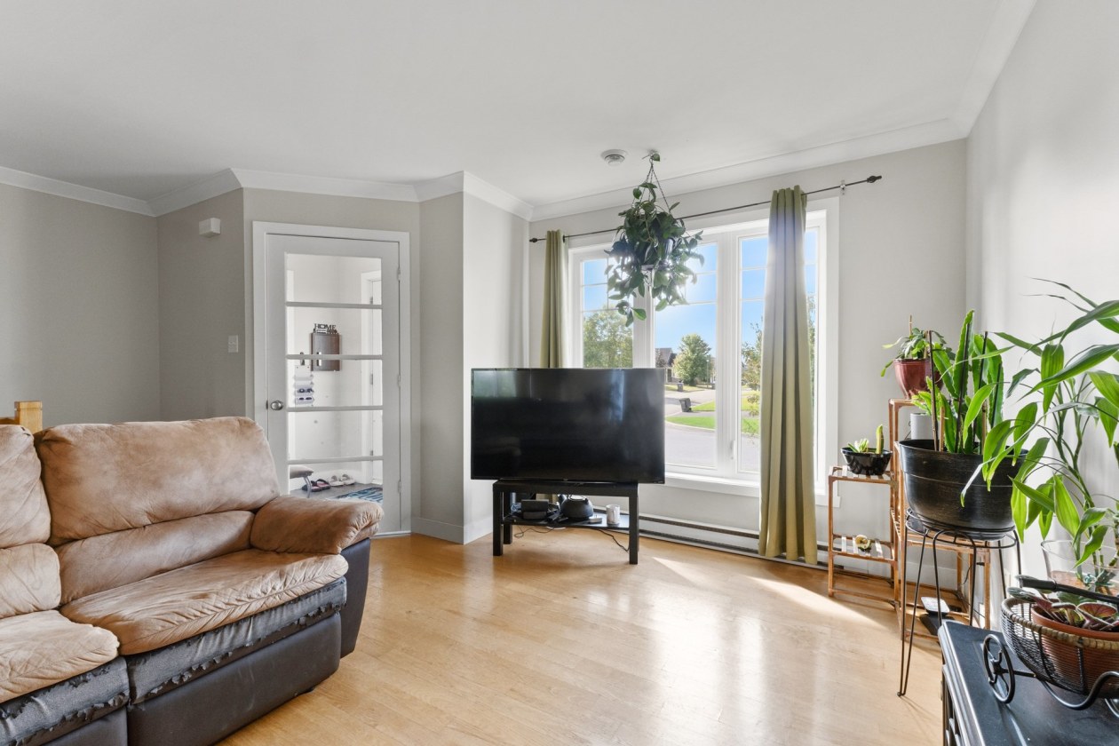 Salon — 9605Z - 9607Z Rue Yvon-Paiement, Mirabel