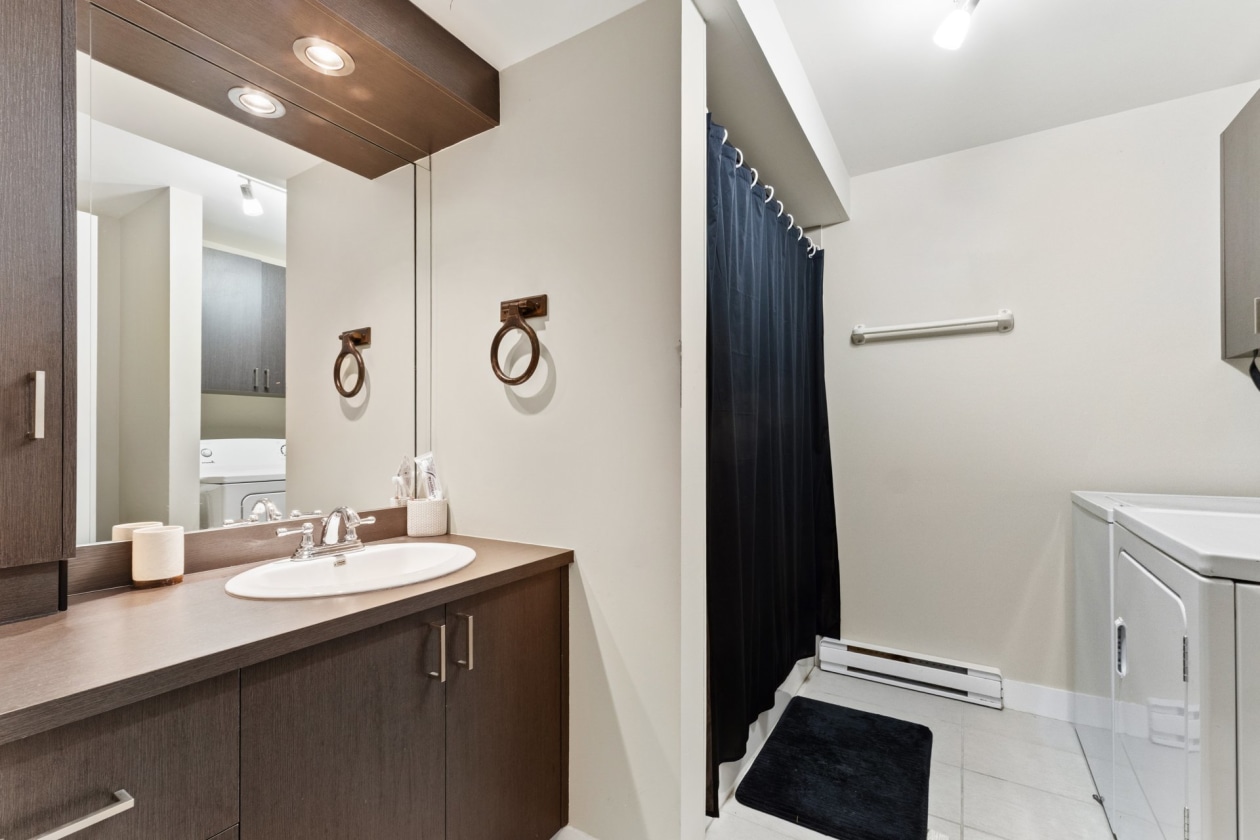 Salle de bains — 9605Z - 9607Z Rue Yvon-Paiement, Mirabel