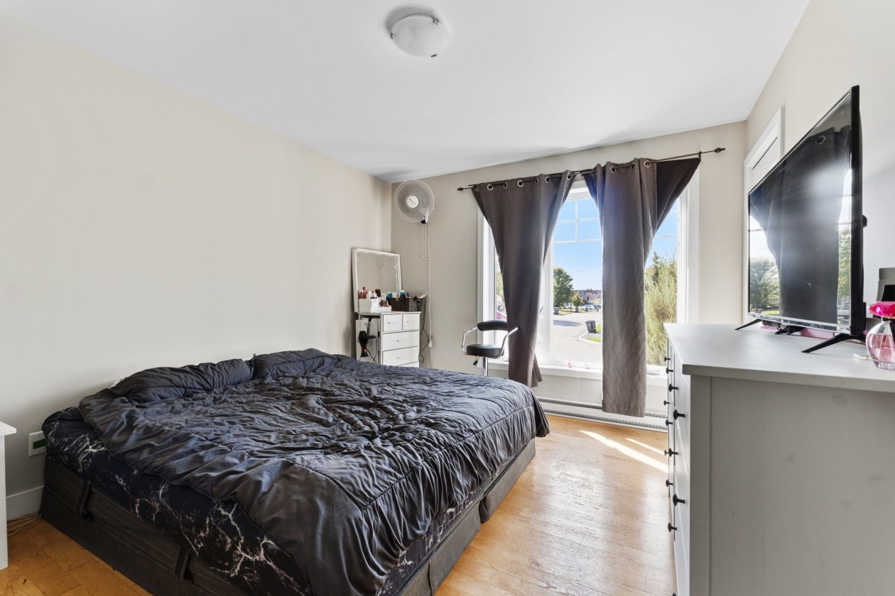 Chambre à coucher — 9605Z - 9607Z Rue Yvon-Paiement, Mirabel