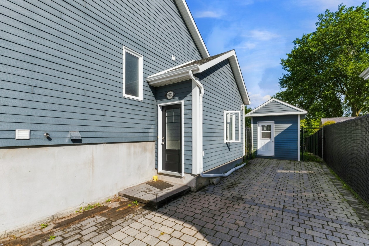 Entrée extérieure — 9605Z - 9607Z Rue Yvon-Paiement, Mirabel