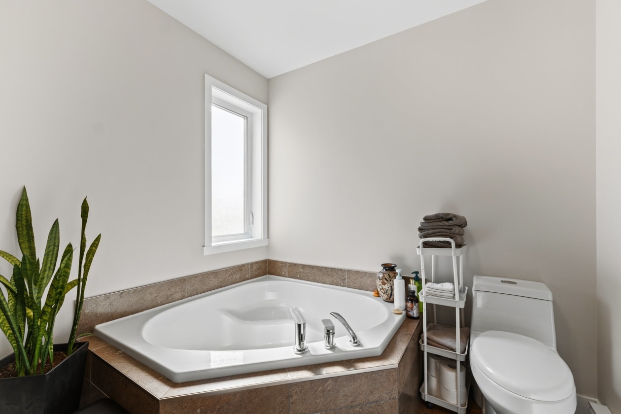 Salle de bains — 9605Z - 9607Z Rue Yvon-Paiement, Mirabel