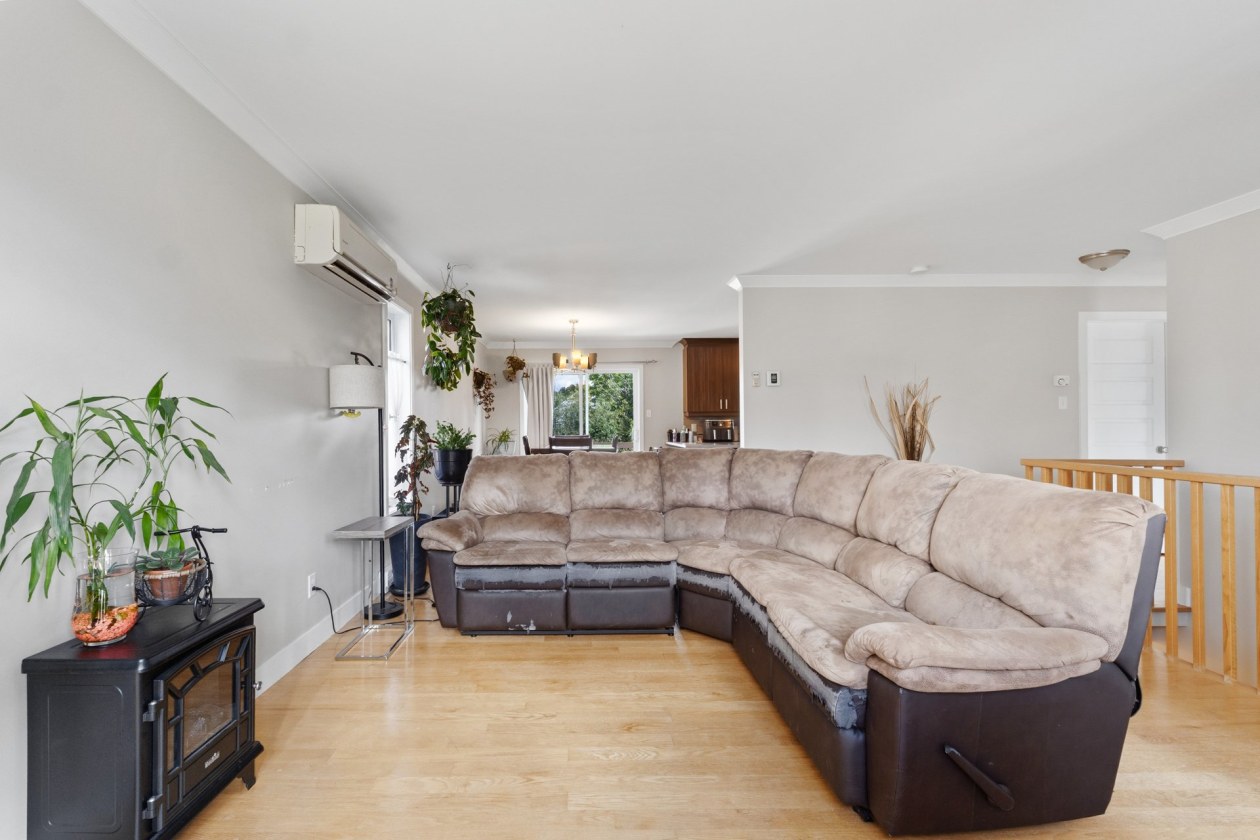Salon — 9605Z - 9607Z Rue Yvon-Paiement, Mirabel