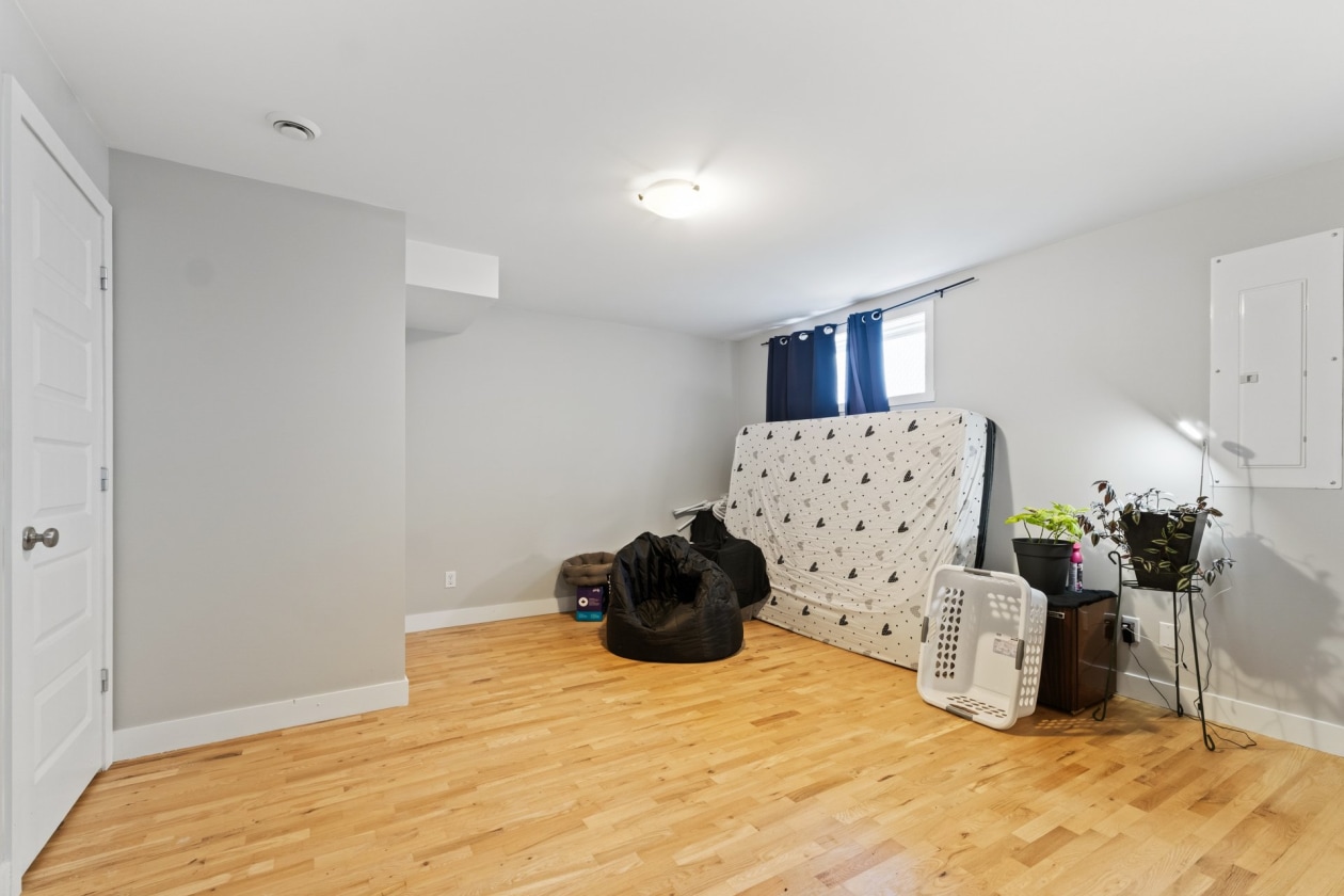 Salle familiale — 9605Z - 9607Z Rue Yvon-Paiement, Mirabel