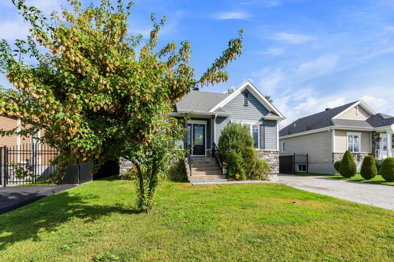 Façade — 9605Z - 9607Z Rue Yvon-Paiement, Mirabel