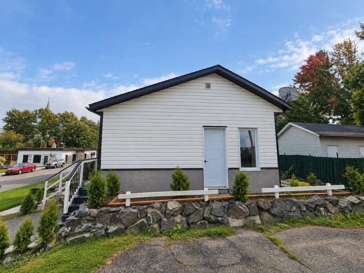 Face arrière — 2104 Rue St-Jacques, Saguenay