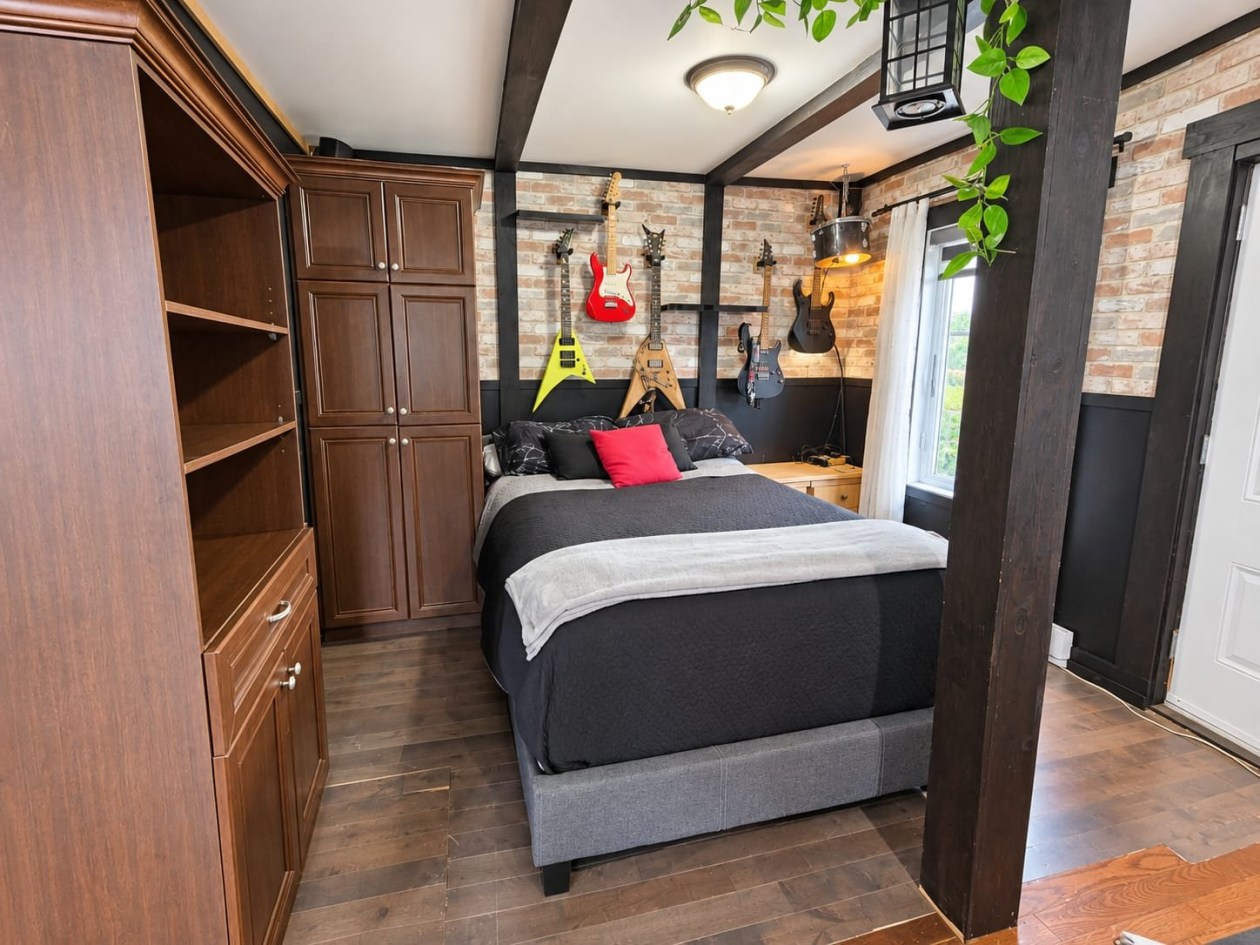 Chambre à coucher — 2104 Rue St-Jacques, Saguenay